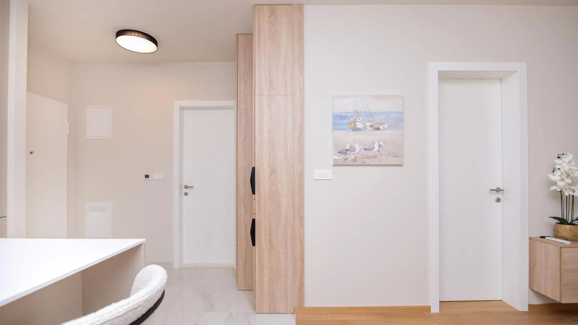 Beachfront Apartment With Private Garage And Amazing Balcony With Seaview 스플리트