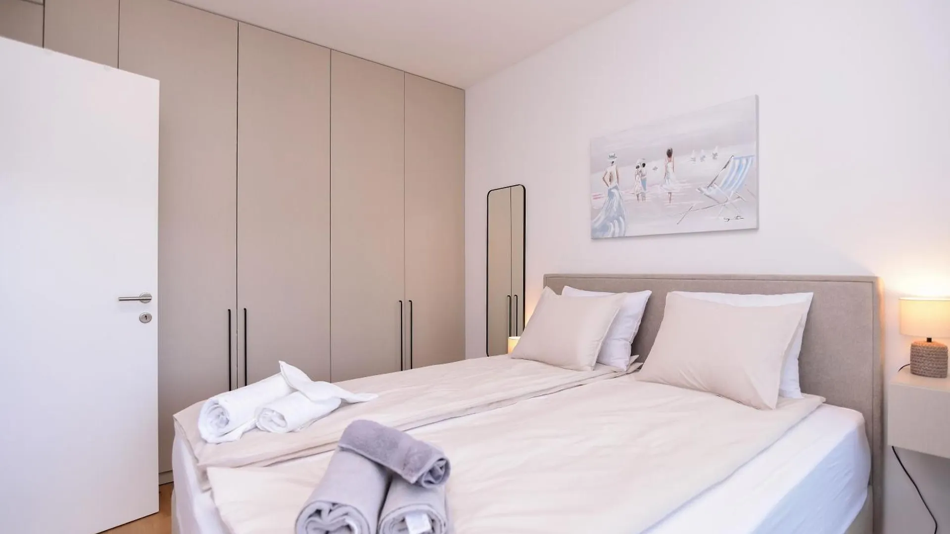 ספליט Beachfront Apartment With Private Garage And Amazing Balcony With Seaview קרואטיה