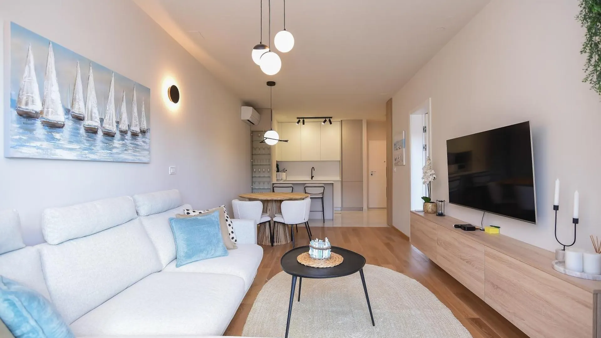 Beachfront Apartment With Private Garage And Amazing Balcony With Seaview 스플리트