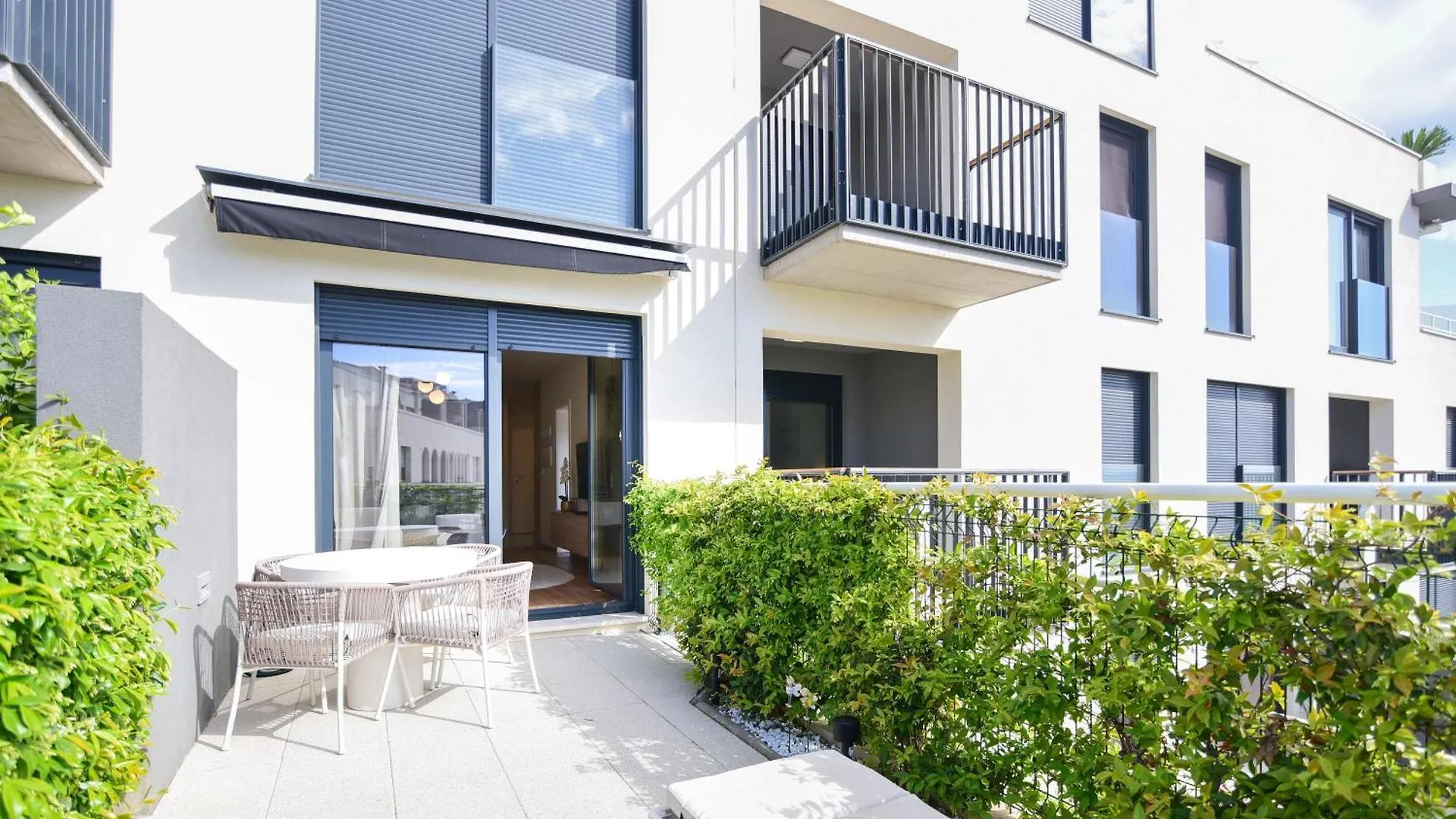 ספליט Beachfront Apartment With Private Garage And Amazing Balcony With Seaview