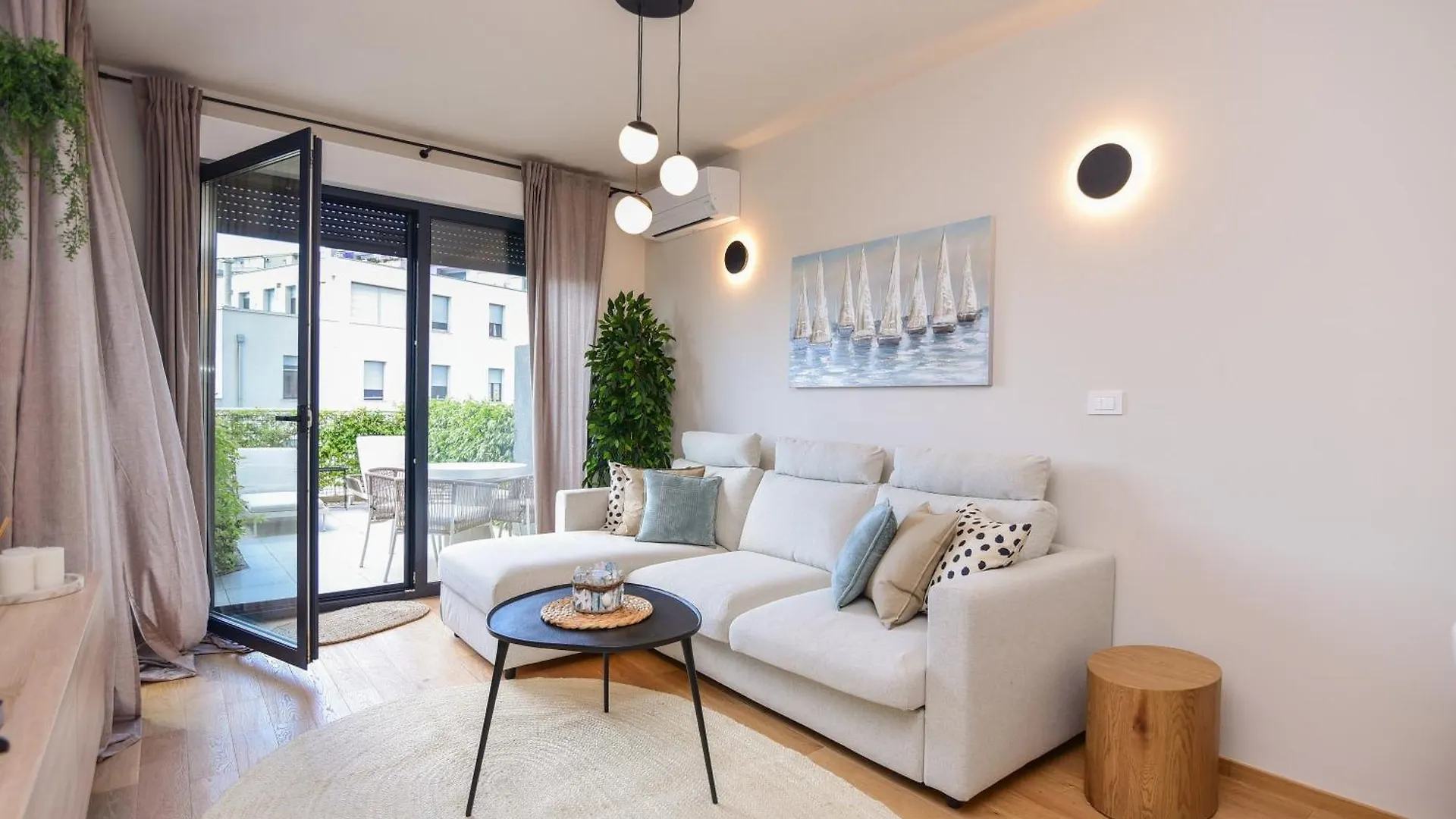 ספליט Beachfront Apartment With Private Garage And Amazing Balcony With Seaview 0*,