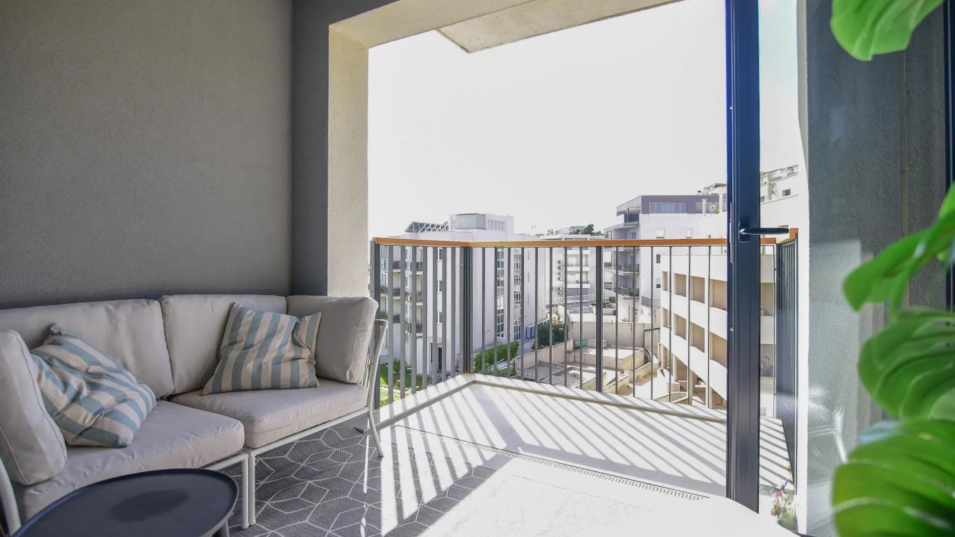 ספליט Beachfront Apartment With Private Garage And Amazing Balcony With Seaview