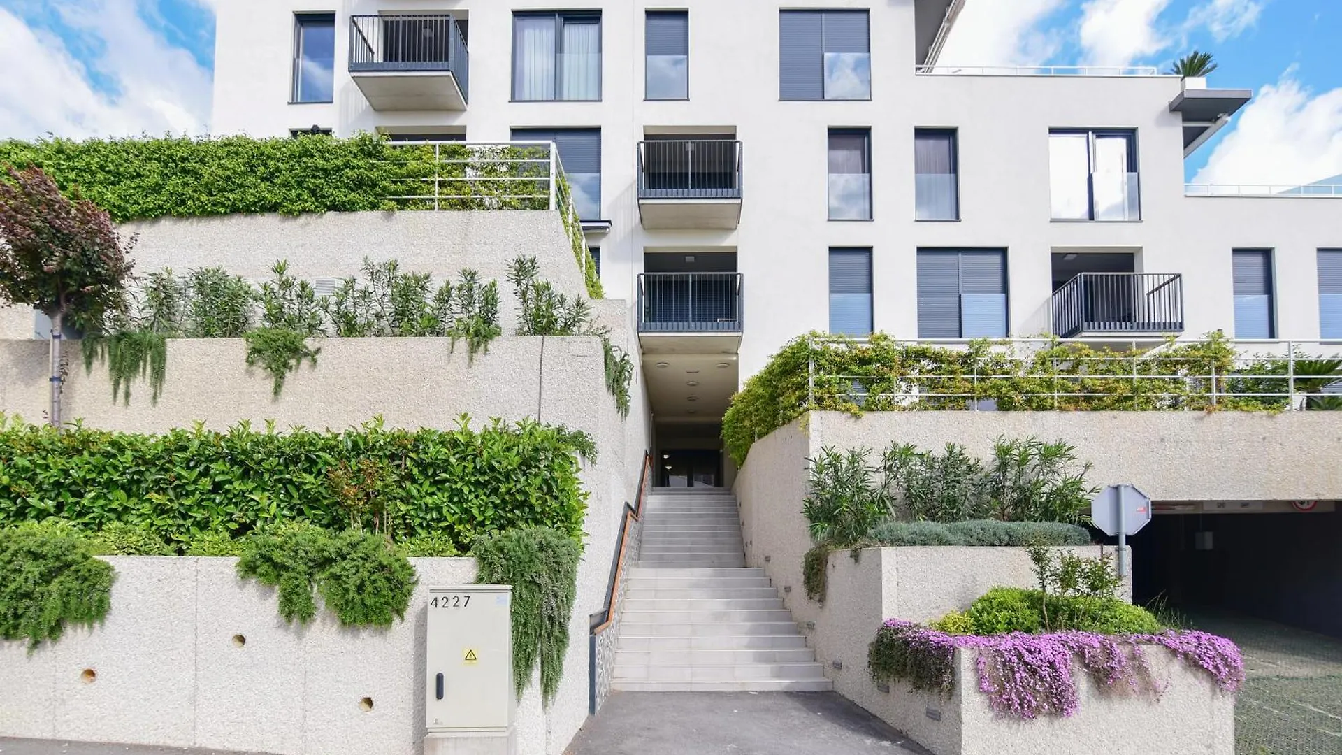 ספליט Beachfront Apartment With Private Garage And Amazing Balcony With Seaview
