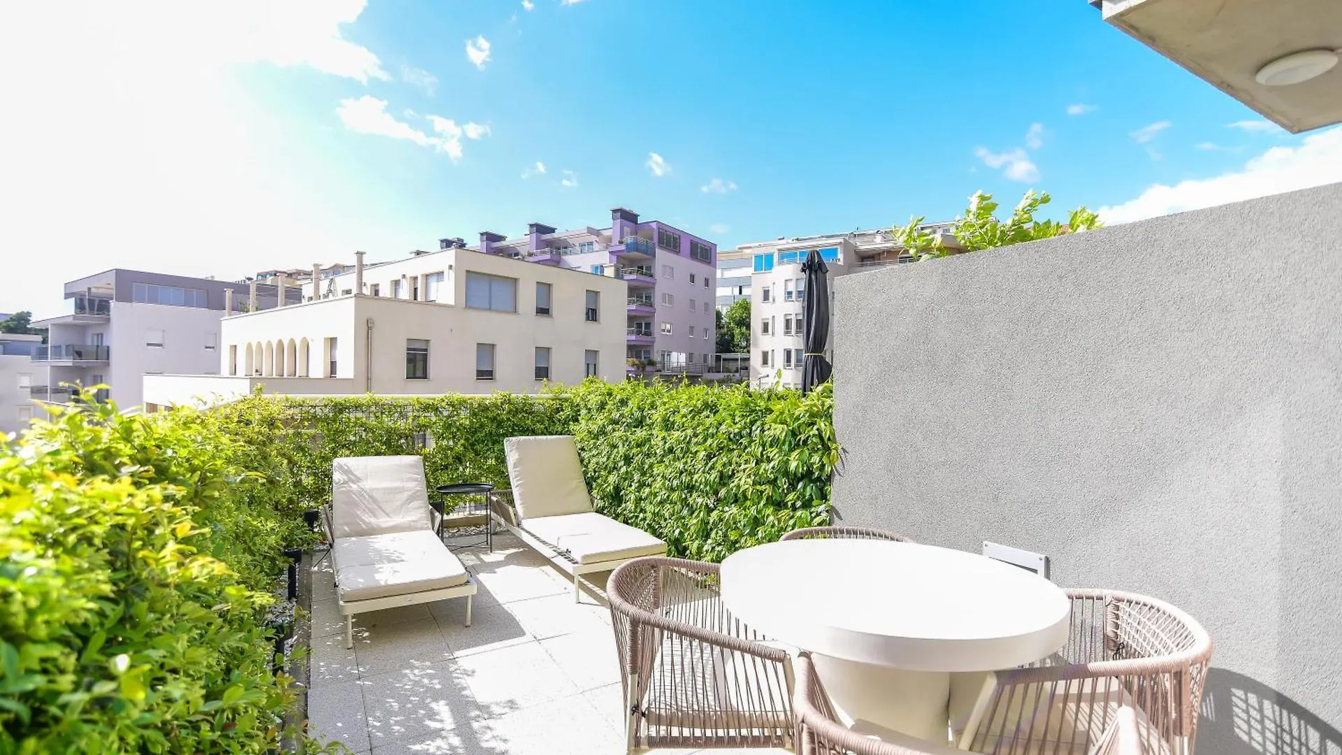 ספליט Beachfront Apartment With Private Garage And Amazing Balcony With Seaview